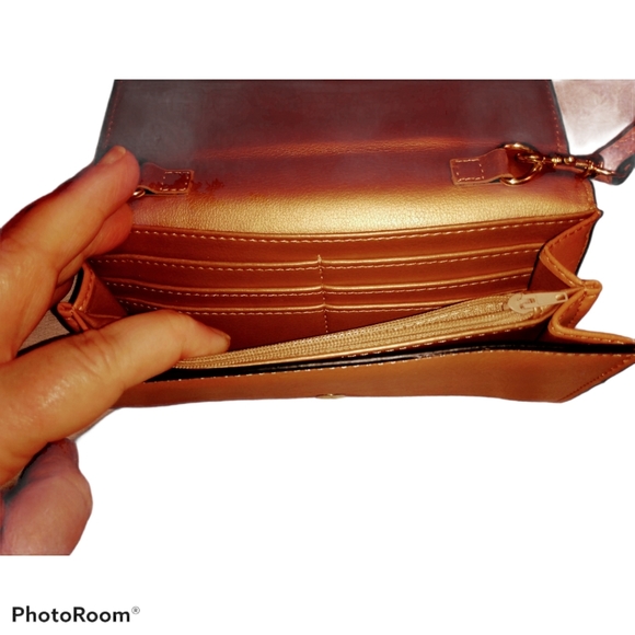 emelie m. Tan crossbody purse - Picture 4 of 5